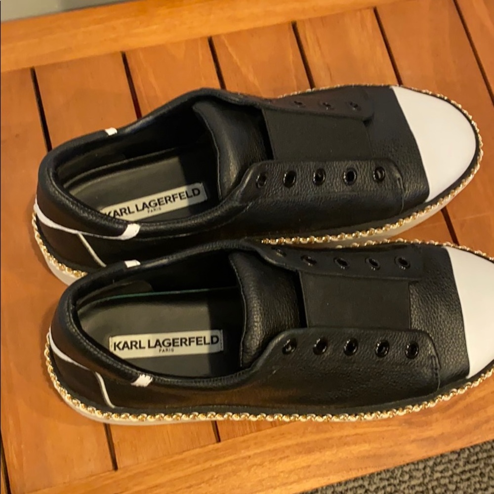 Platform slip on tennis shoe. Fits big so 9-9 1/2